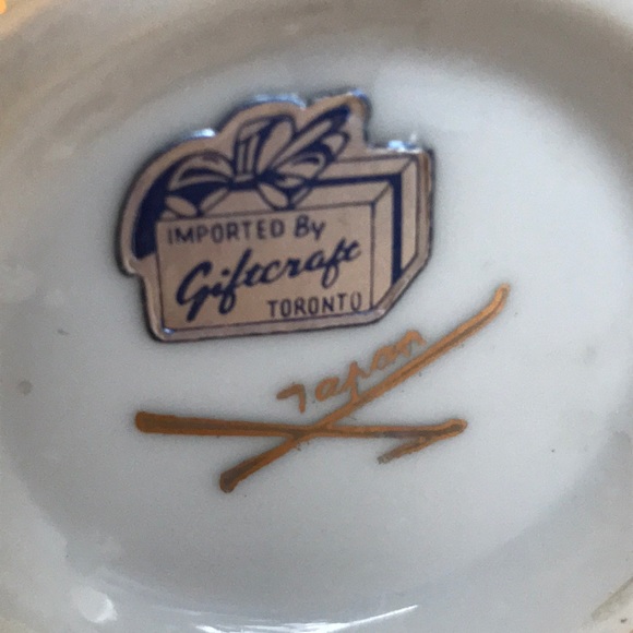 Vintage Porcelain Vase (Made in Japan) - Picture 3 of 7